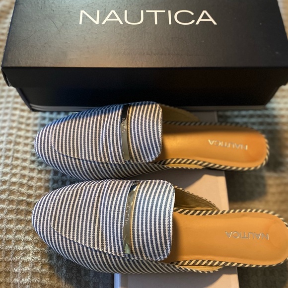 Gently worn Nautica Labella mule slides. Blue and white striped chic pointy toe - Picture 4 of 7